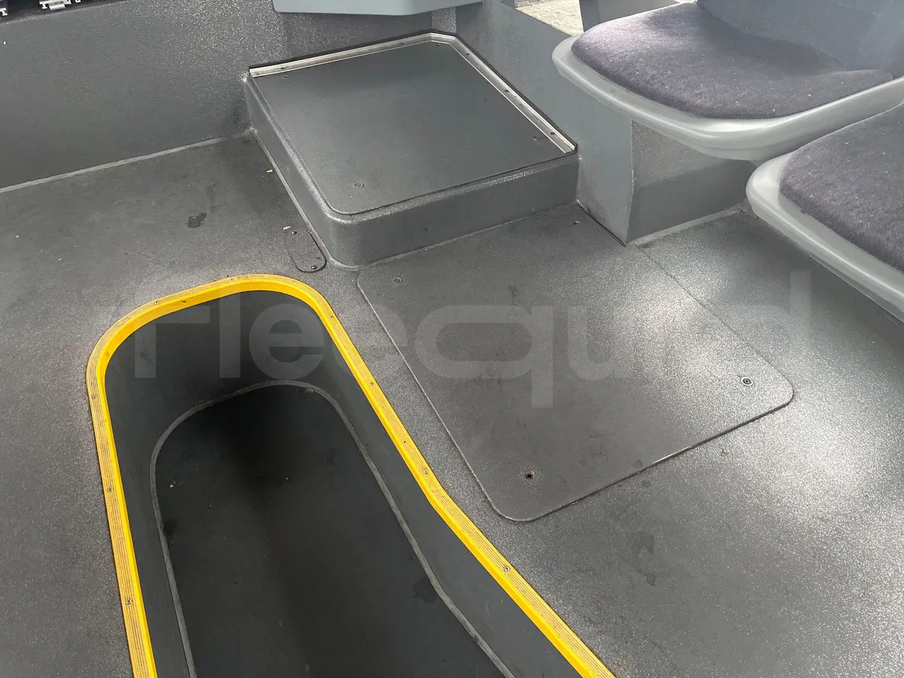 Mercedes-Benz Citaro 628 02 - Euro 6 - 220 kW - 12.140 mt - floor hatches photo