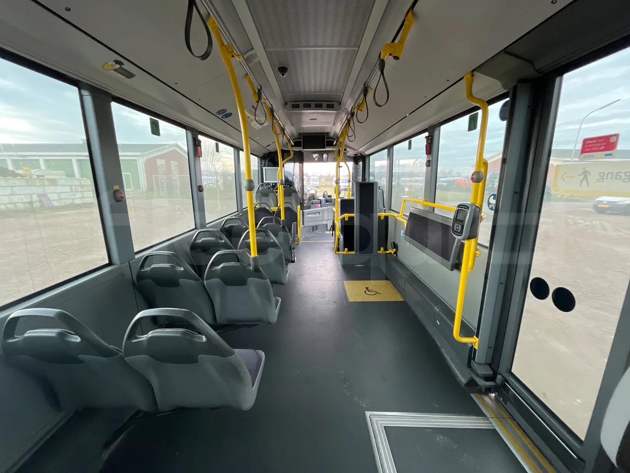 Mercedes-Benz Citaro 628 02 - Euro 6 - 220 kW - 12.140 mt - forward view middle aisle