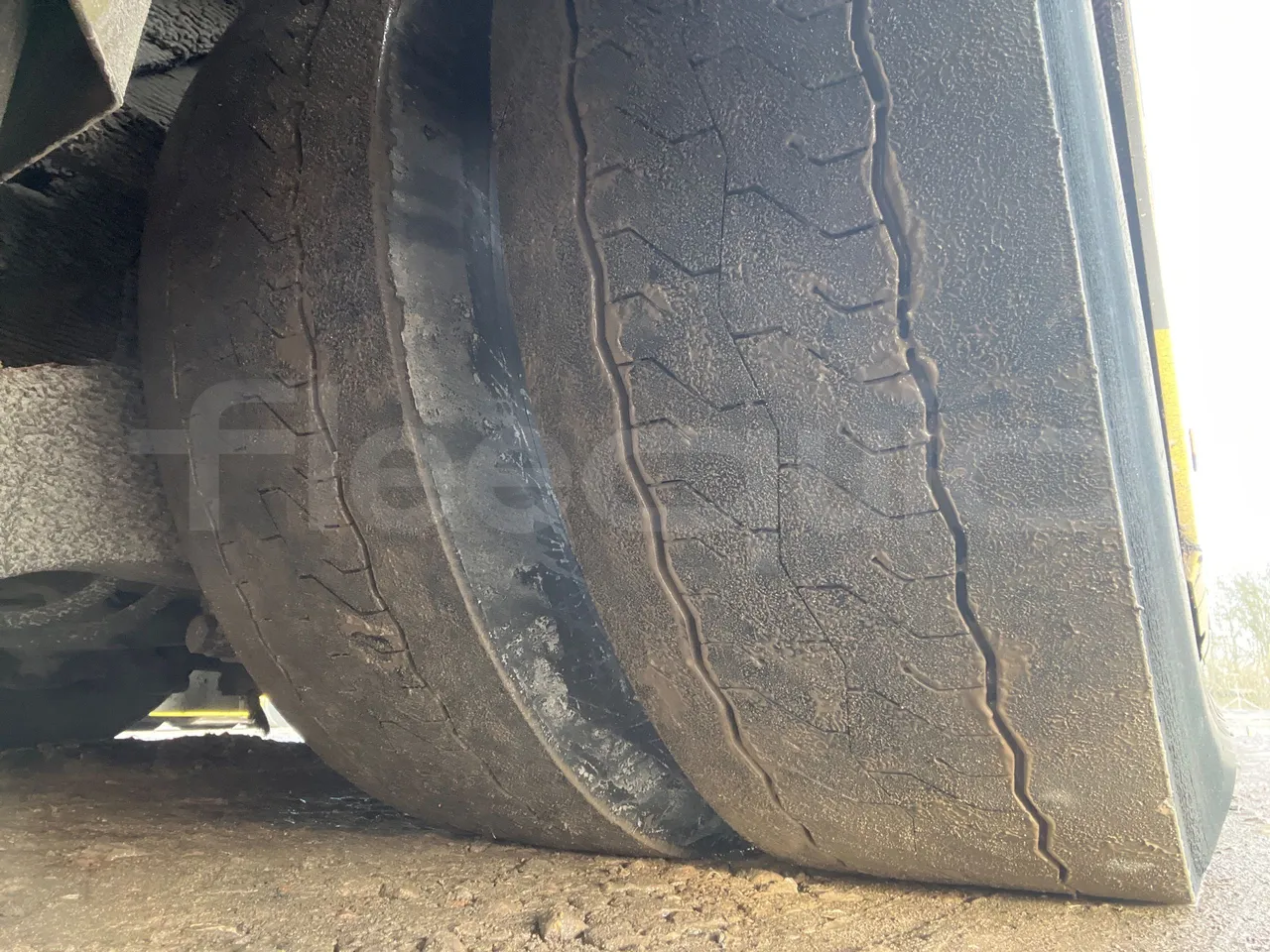 Mercedes-Benz Citaro 628 02 - Euro 6 - 220 kW - 12.140 mt - tread condition front tires left