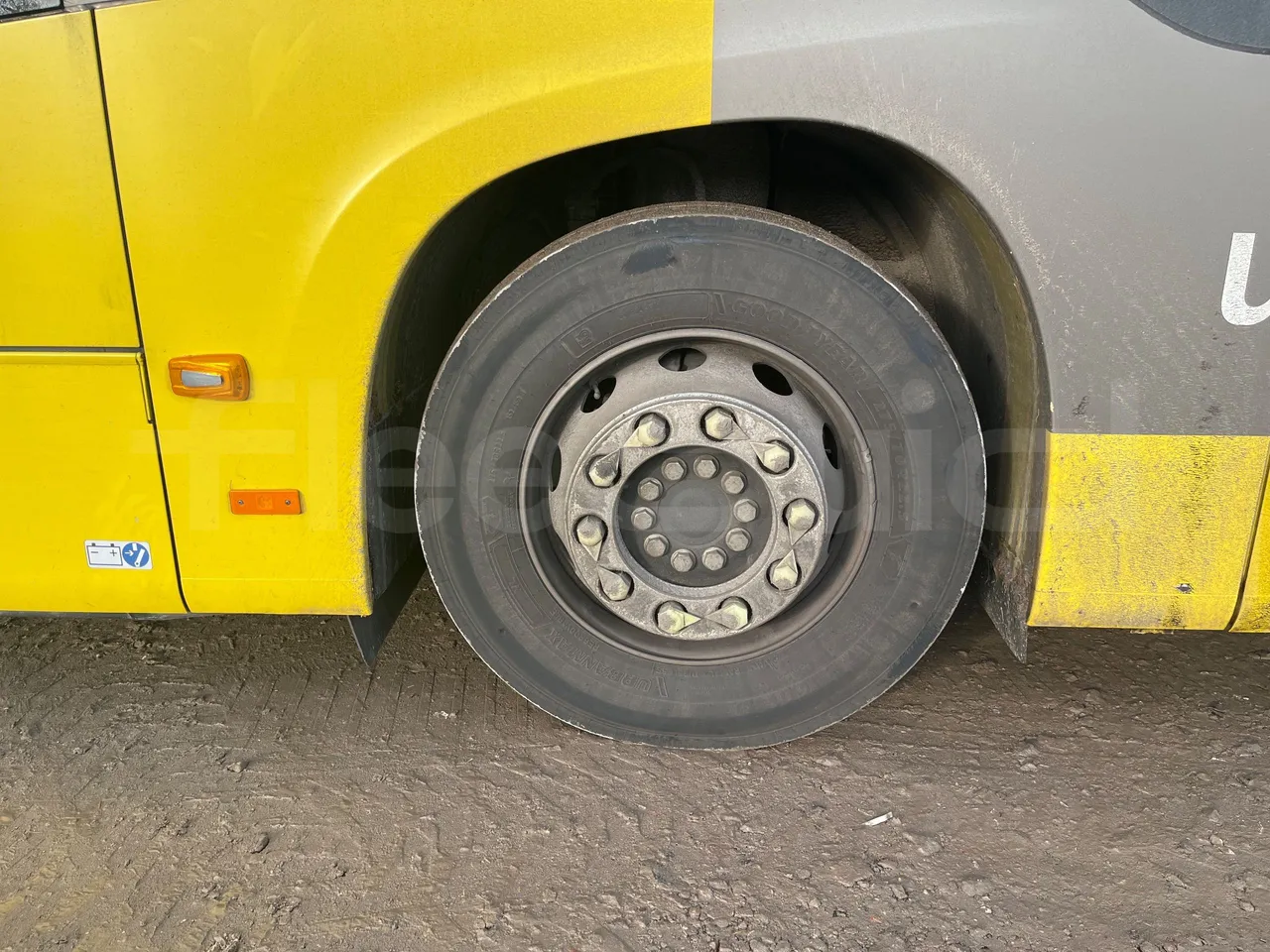 Mercedes-Benz Citaro 628 02 - Euro 6 - 220 kW - 12.140 mt - tread condition front tires right