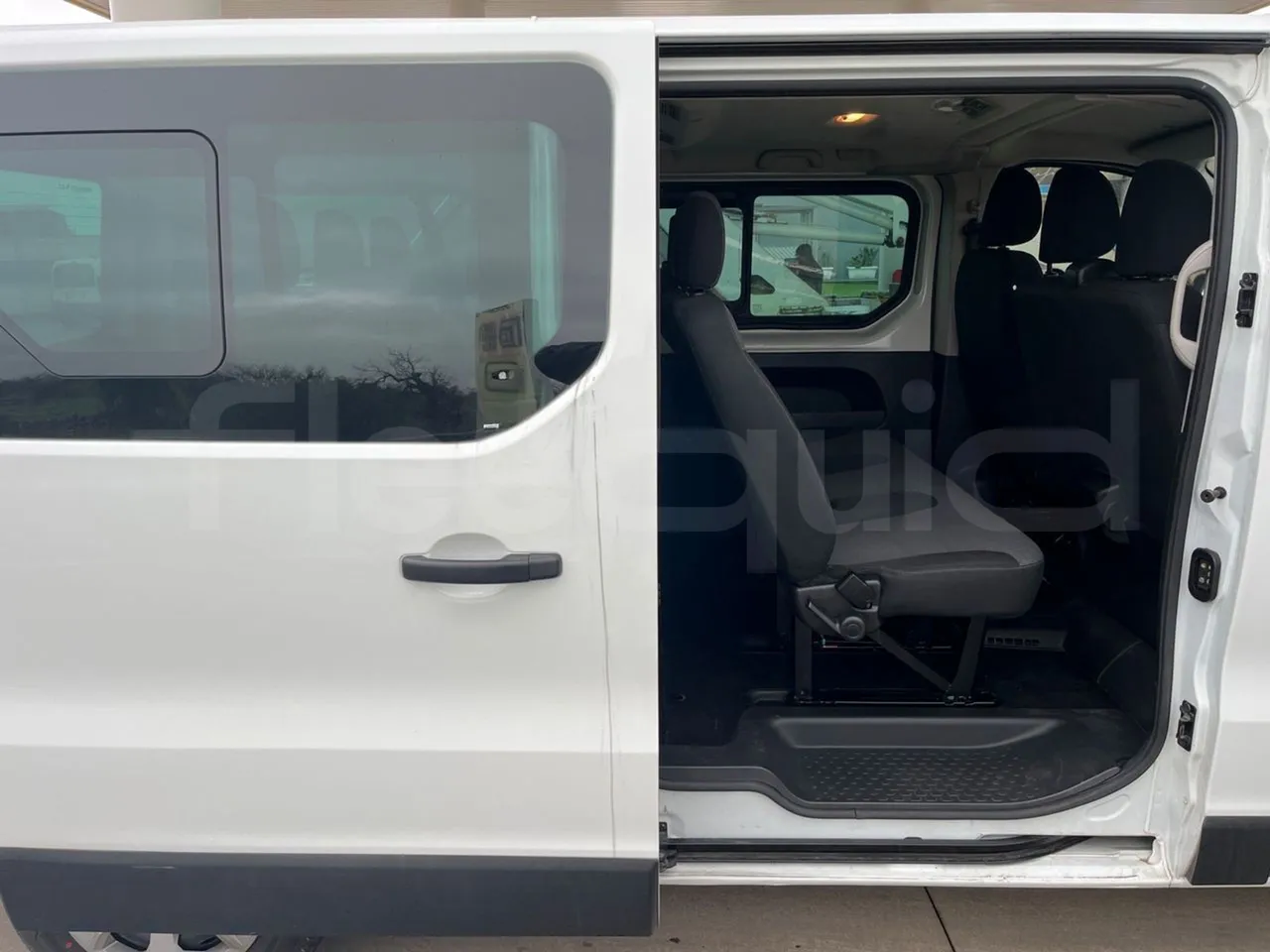 Renault TRAFIC JLJM9R - Euro 5 - 88 kW - 5.399 mt - front door 2 open