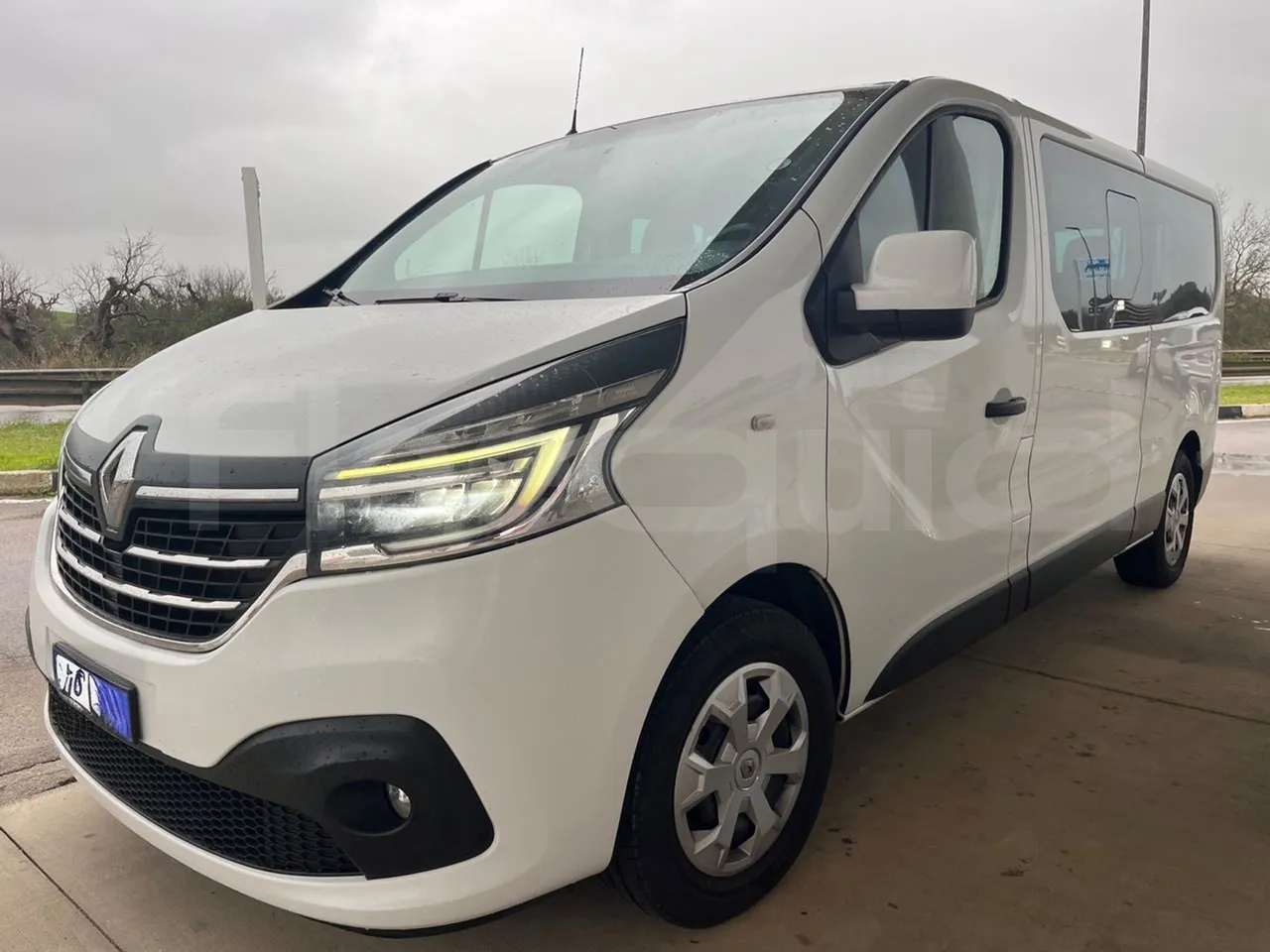 Renault TRAFIC JLJM9R - Euro 5 - 88 kW - 5.399 mt - 3/4 front left