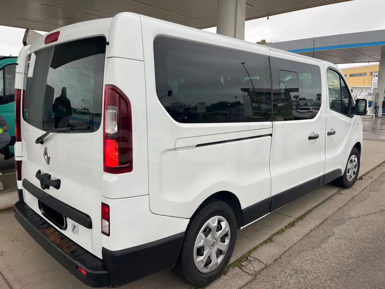 Renault TRAFIC JLJM9R - Euro 5 - 88 kW - 5.399 mt - 3/4 right rear doors closed