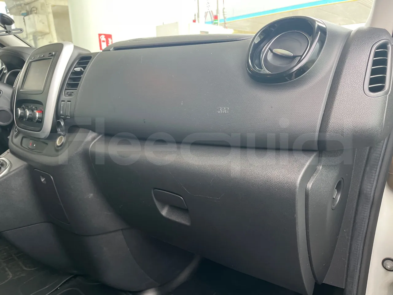 Renault TRAFIC JLJM9R - Euro 5 - 88 kW - 5.399 mt - radio accessories photo