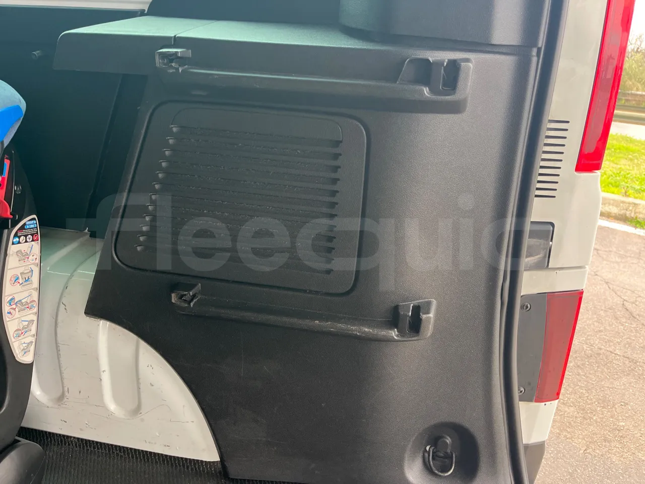 Renault TRAFIC JLJM9R - Euro 5 - 88 kW - 5.399 mt - toilette accessories photo