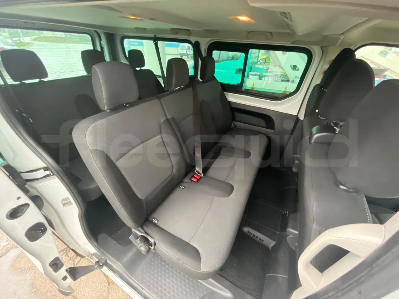 Renault TRAFIC JLJM9R - Euro 5 - 88 kW - 5.399 mt - seat brackets photo