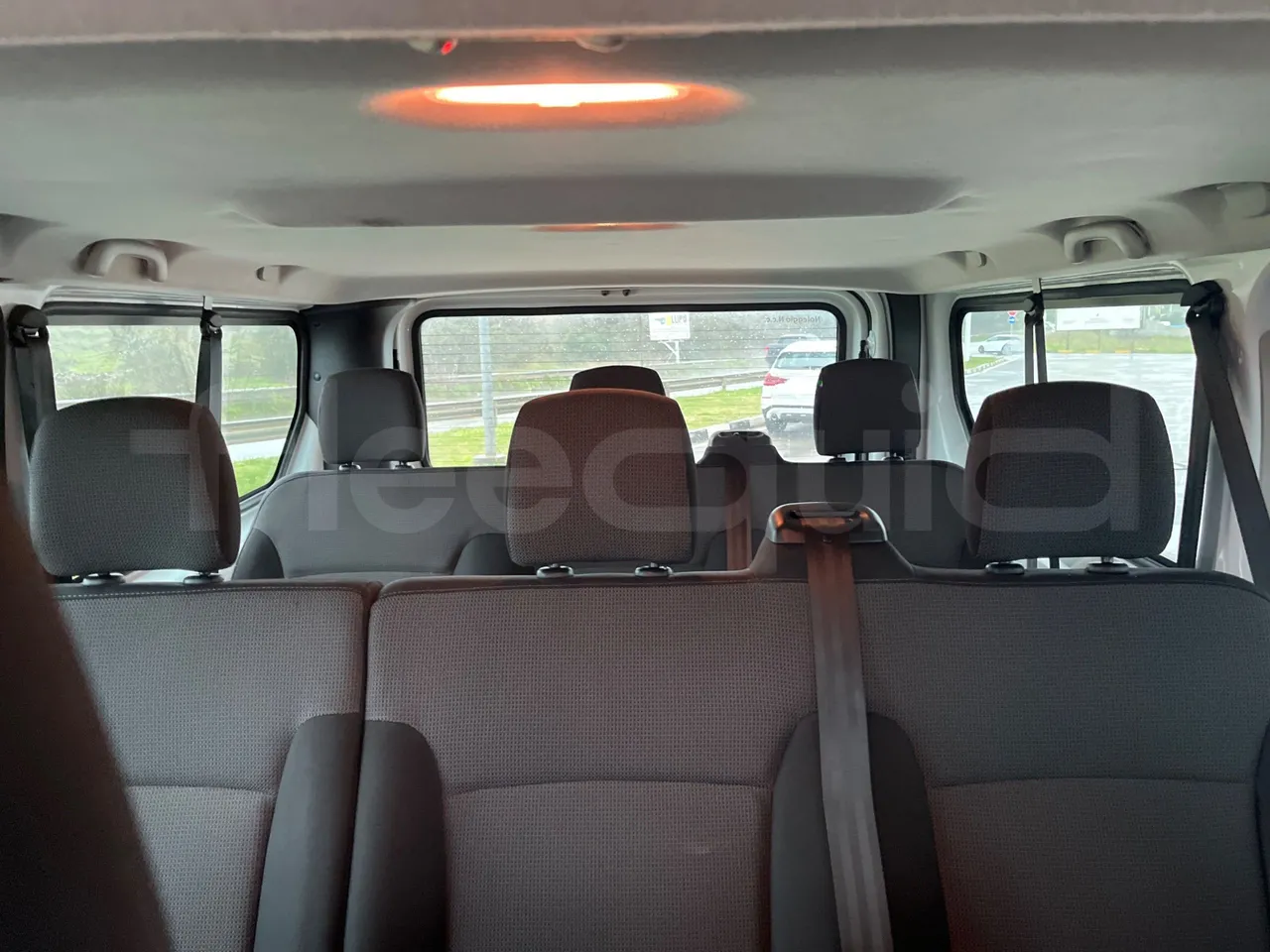 Renault TRAFIC JLJM9R - Euro 5 - 88 kW - 5.399 mt - reverse view middle aisle