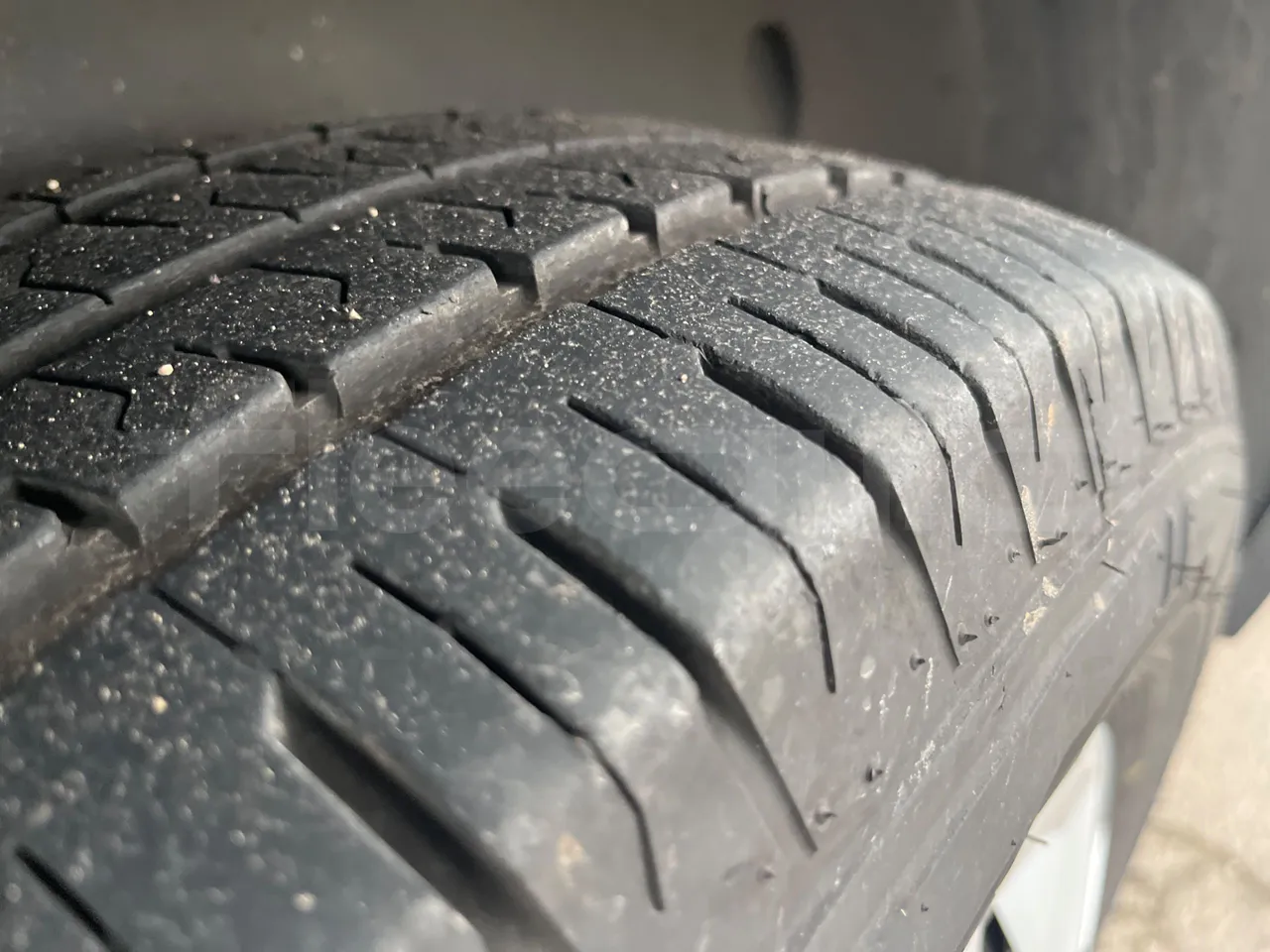 Renault TRAFIC JLJM9R - Euro 5 - 88 kW - 5.399 mt - tread condition second axle tires right