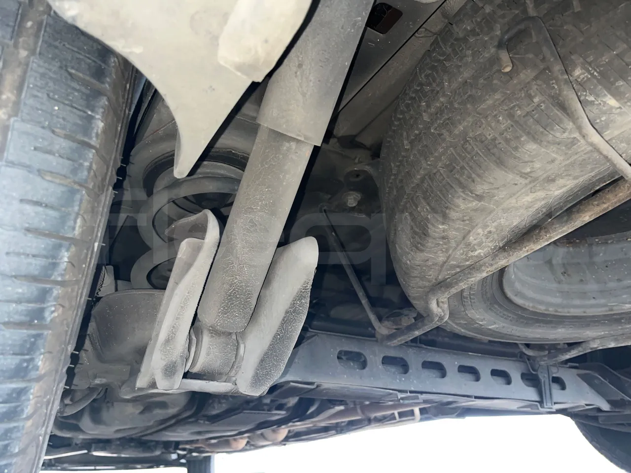 Renault TRAFIC JLJM9R - Euro 5 - 88 kW - 5.399 mt - axle 2 shock absorbers 1 right