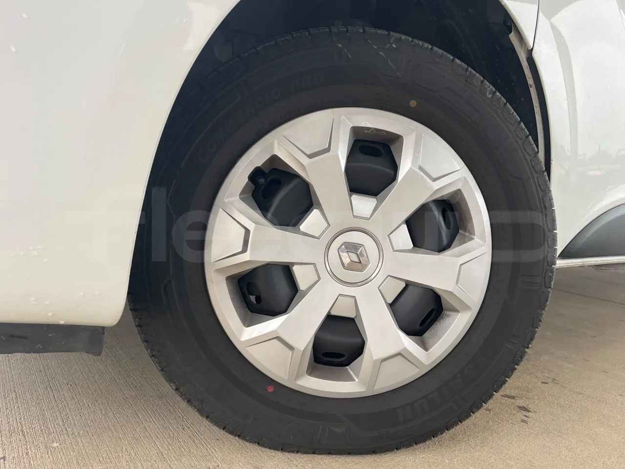 Renault TRAFIC JLJM9R - Euro 5 - 88 kW - 5.399 mt - front left tire measurements