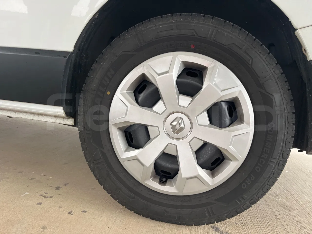 Renault TRAFIC JLJM9R - Euro 5 - 88 kW - 5.399 mt - rear left tire photo