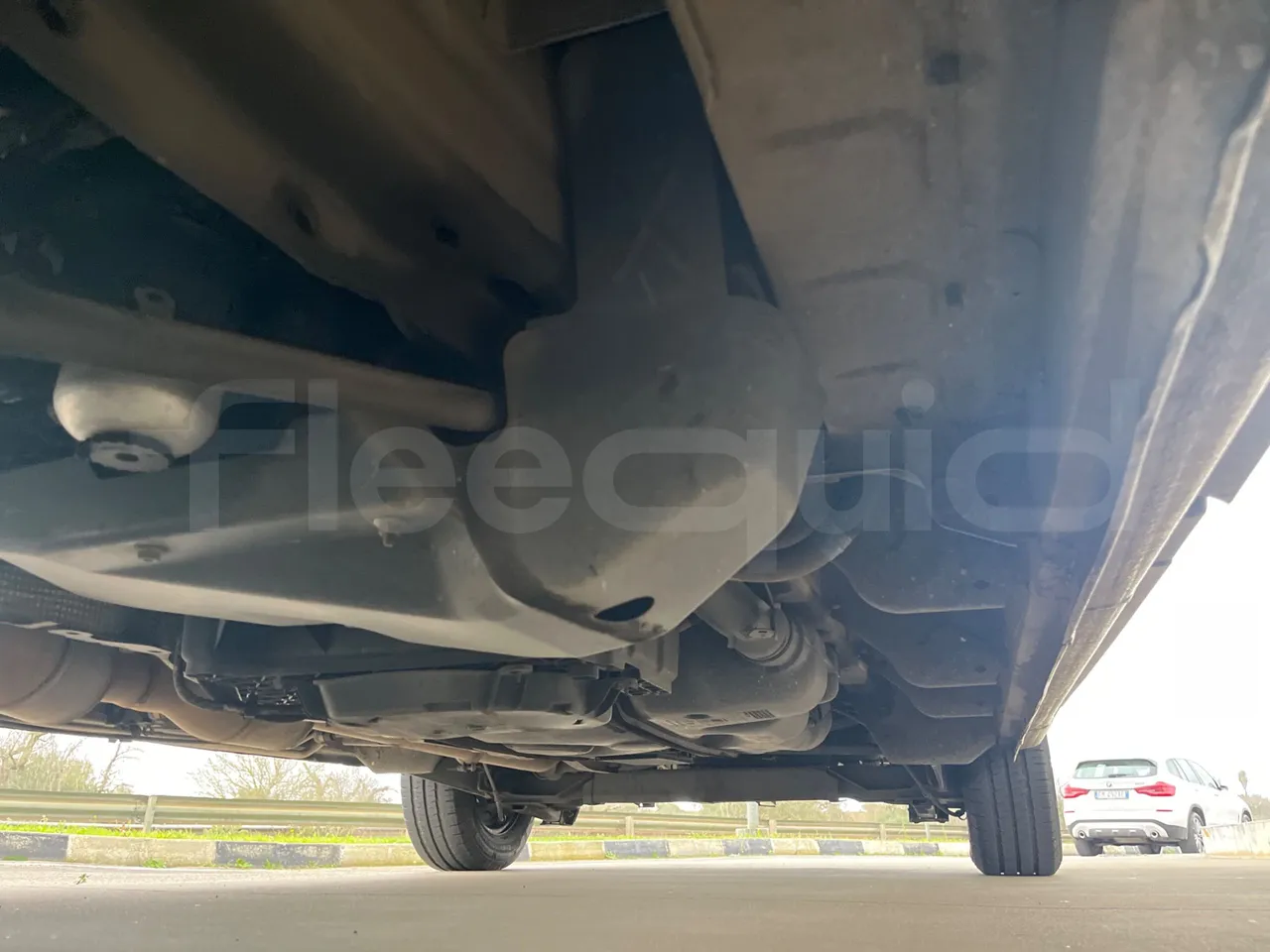 Renault TRAFIC JLJM9R - Euro 5 - 88 kW - 5.399 mt - central undercarriage photo