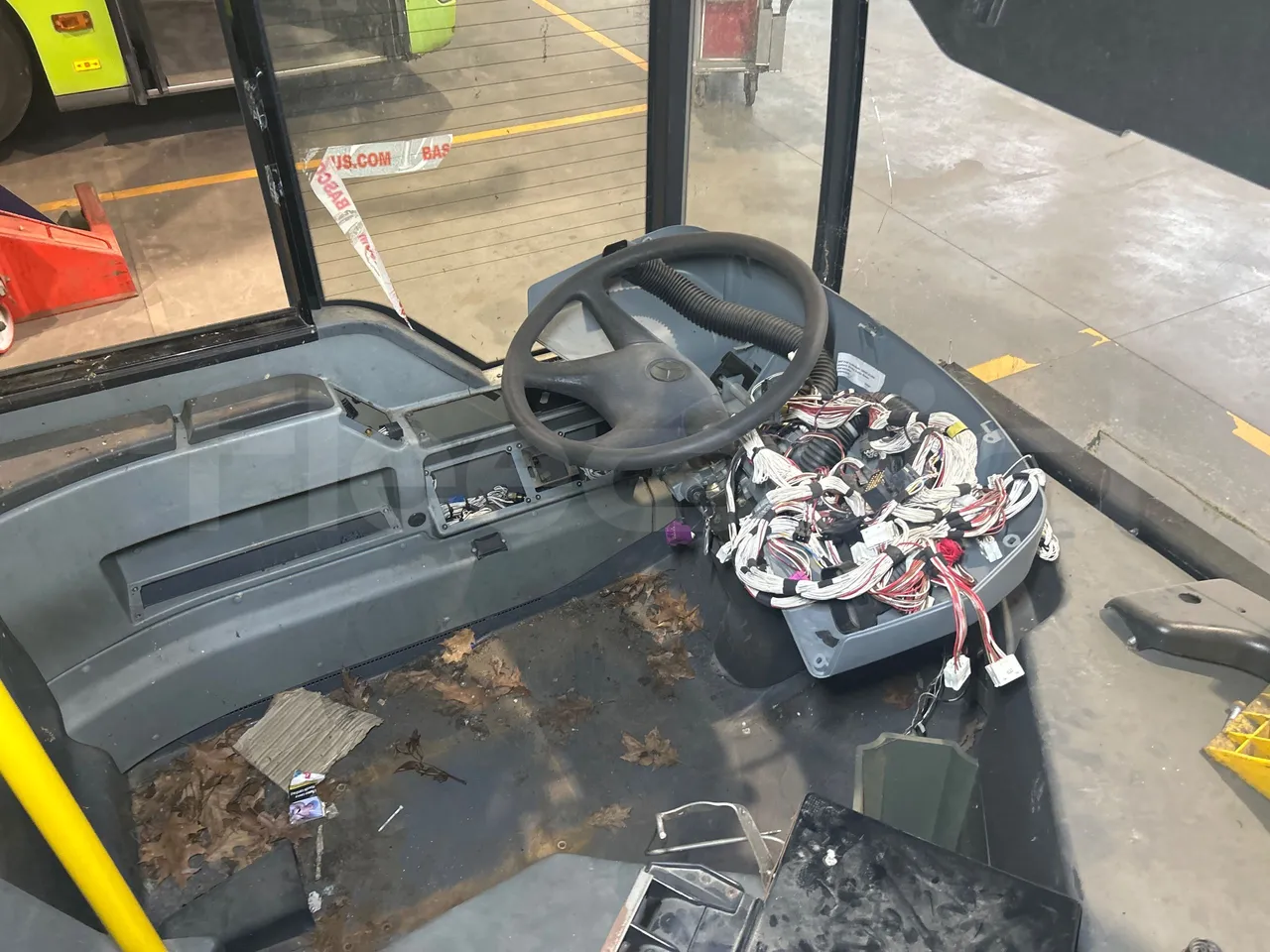 Mercedes-Benz Citaro O 530 LE - Euro5 - 220kW - 13.057mt - driver's seat photo