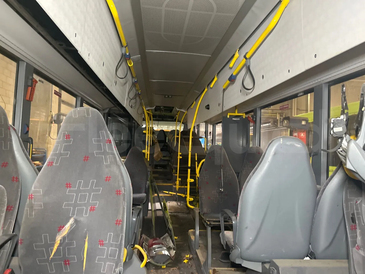 Mercedes-Benz Citaro O 530 LE - Euro5 - 220kW - 13.057mt - reverse view middle aisle