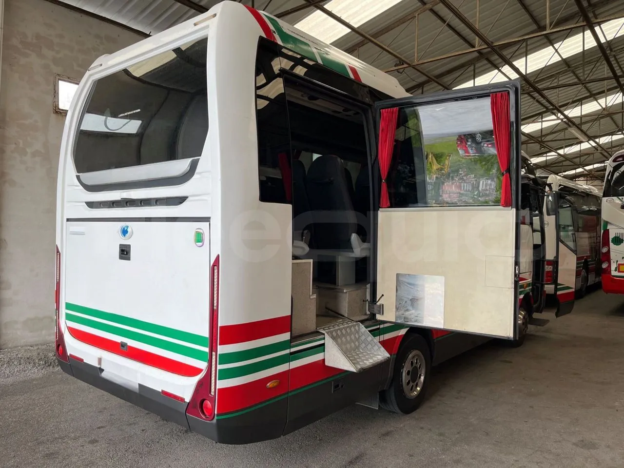 Beulas Man Gianino Gianino - EUR5 - 162kW - 7.500m - 3/4 right rear doors open