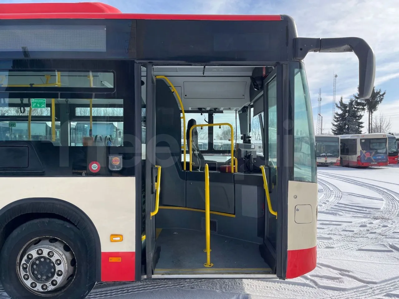 Mercedes-Benz Conecto 628881 - Euro6 - 220kW - 12.134mt - front door 1 open