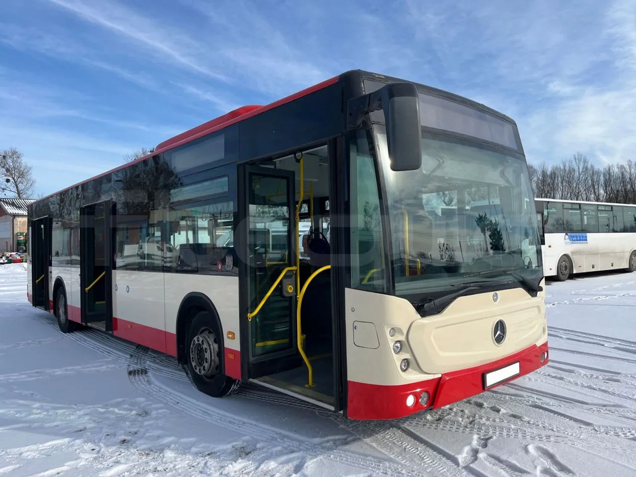 Mercedes-Benz Conecto 628881 - Euro6 - 220kW - 12.134mt - 3/4 right front doors open