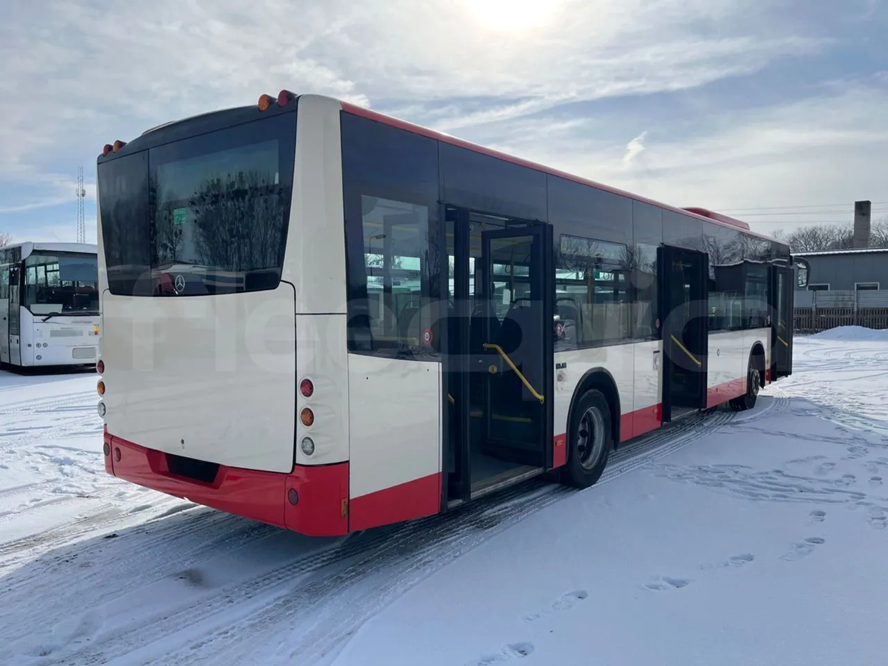 Mercedes-Benz Conecto 628881 - Euro6 - 220kW - 12.134mt - 3/4 right rear doors open