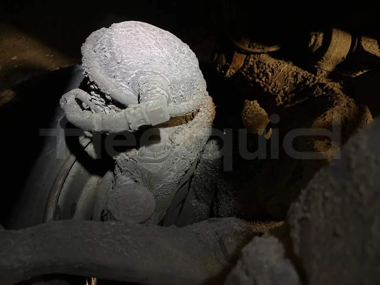 Mercedes-Benz Conecto 628881 - Euro6 - 220kW - 12.134mt - front brake calipers right