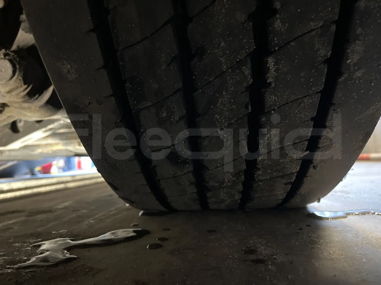Mercedes-Benz Conecto 628881 - Euro6 - 220kW - 12.134mt - tread condition front tires left