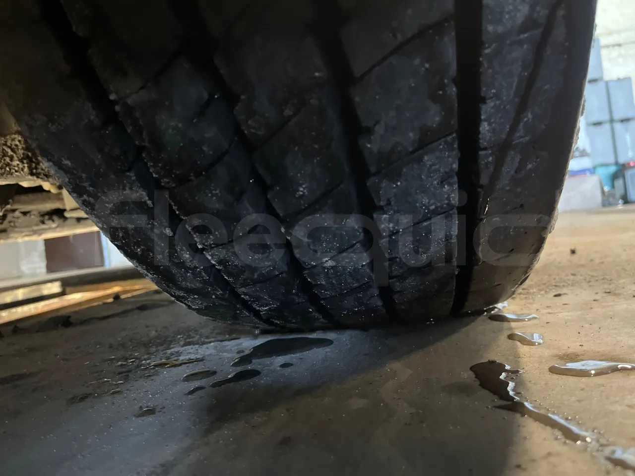 Mercedes-Benz Conecto 628881 - Euro6 - 220kW - 12.134mt - tread condition front tires right