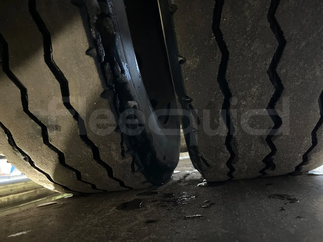 Mercedes-Benz Conecto 628881 - Euro6 - 220kW - 12.134mt - tread condition second axle tires left