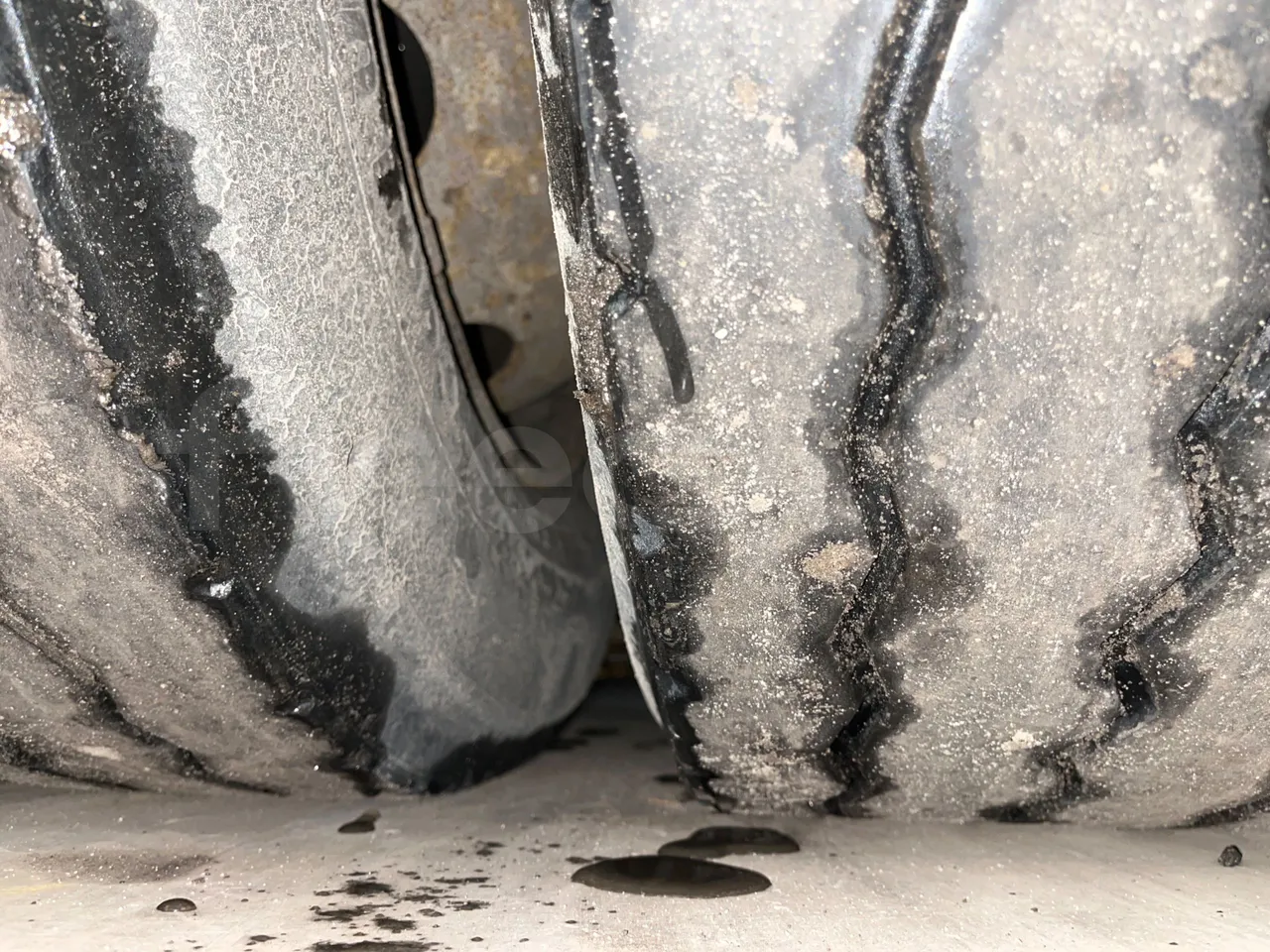 Mercedes-Benz Conecto 628881 - Euro6 - 220kW - 12.134mt - tread condition second axle tires right