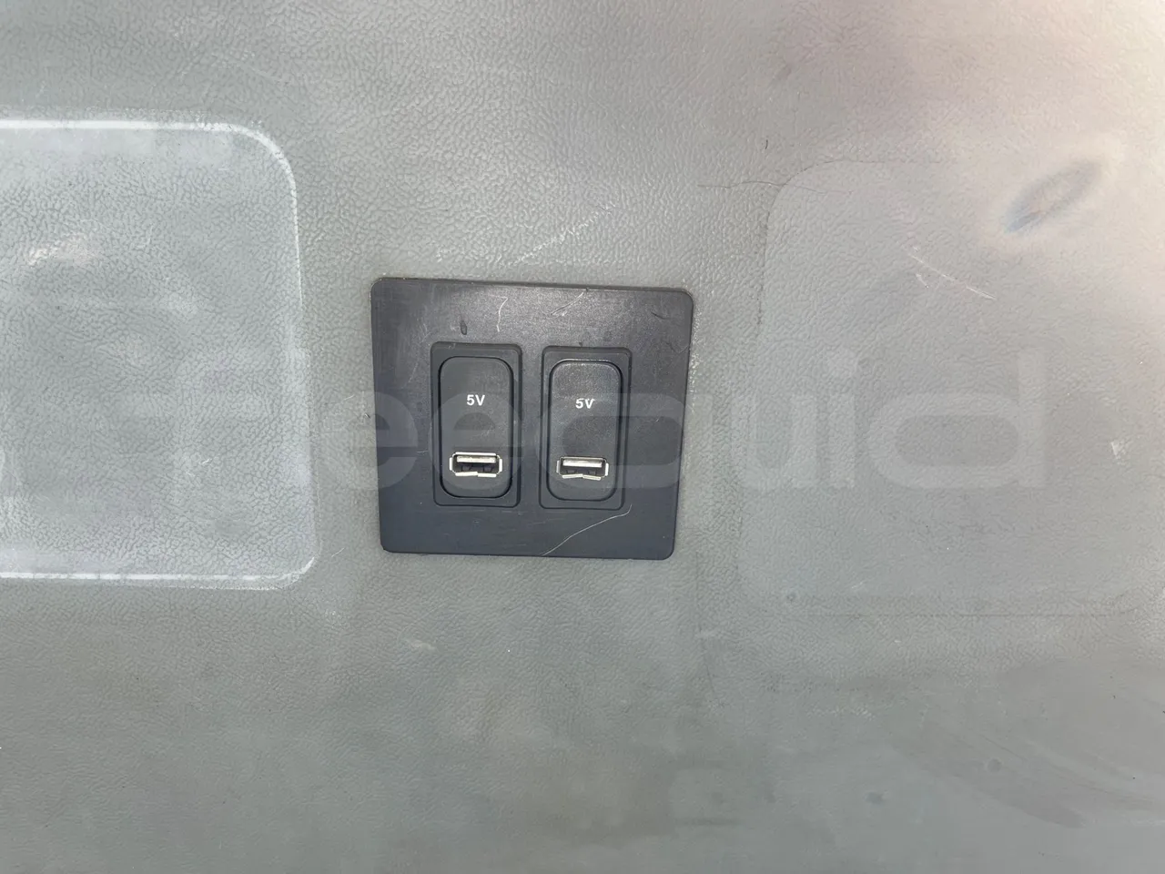 Mercedes-Benz Conecto 628881 - Euro6 - 220kW - 12.134mt - power outlets detail