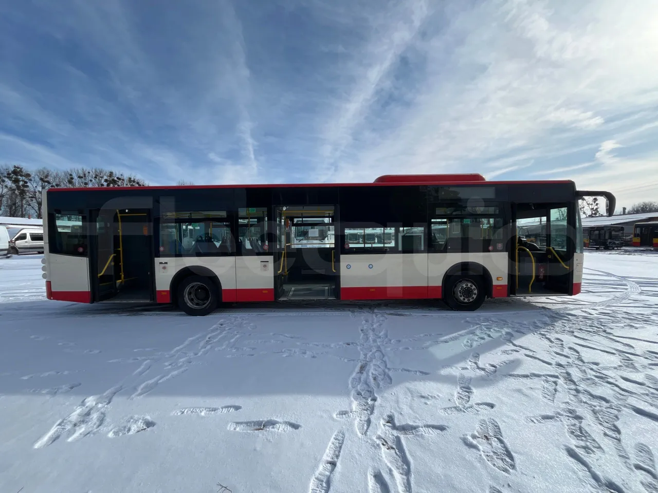 Mercedes-Benz Conecto 628881 - Euro6 - 220kW - 12.134mt - right side doors open