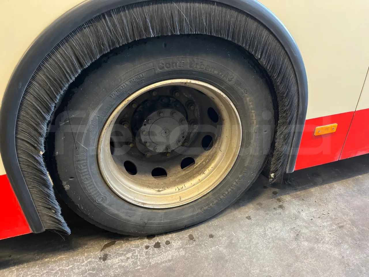 Mercedes-Benz Conecto 628881 - Euro6 - 220kW - 12.134mt - rear left tire photo