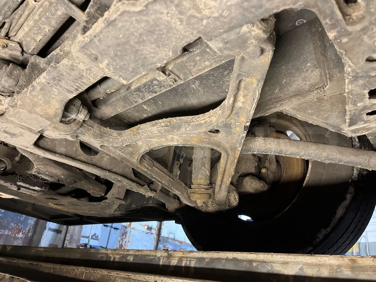 Mercedes-Benz Conecto 628881 - Euro6 - 220kW - 12.134mt - front axle left side