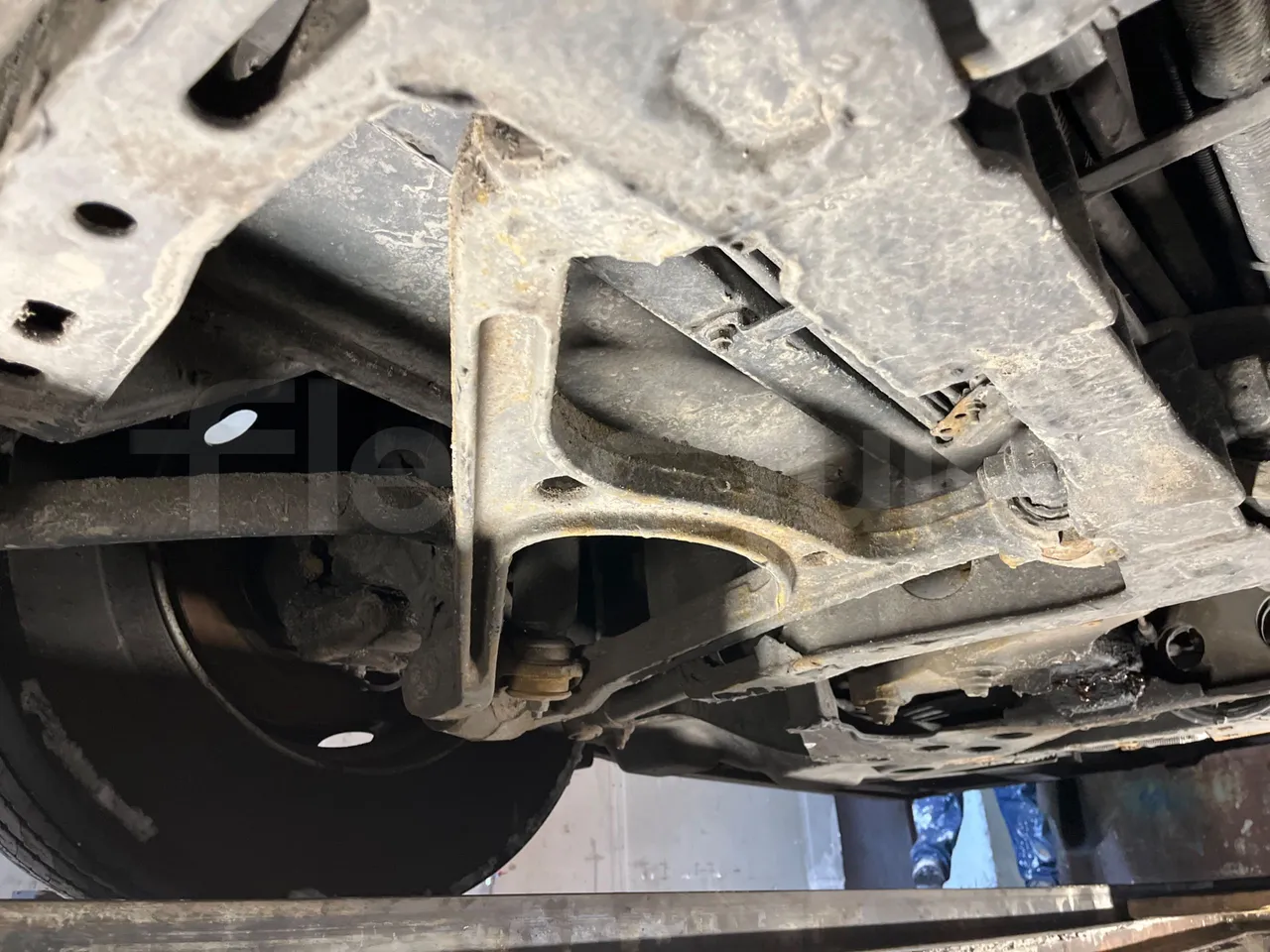 Mercedes-Benz Conecto 628881 - Euro6 - 220kW - 12.134mt - front axle right side