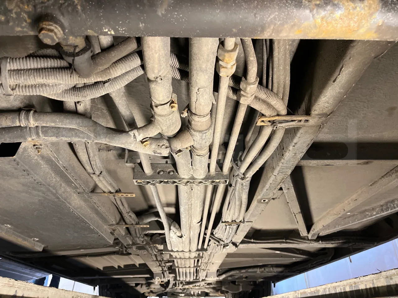 Mercedes-Benz Conecto 628881 - Euro6 - 220kW - 12.134mt - central undercarriage photo