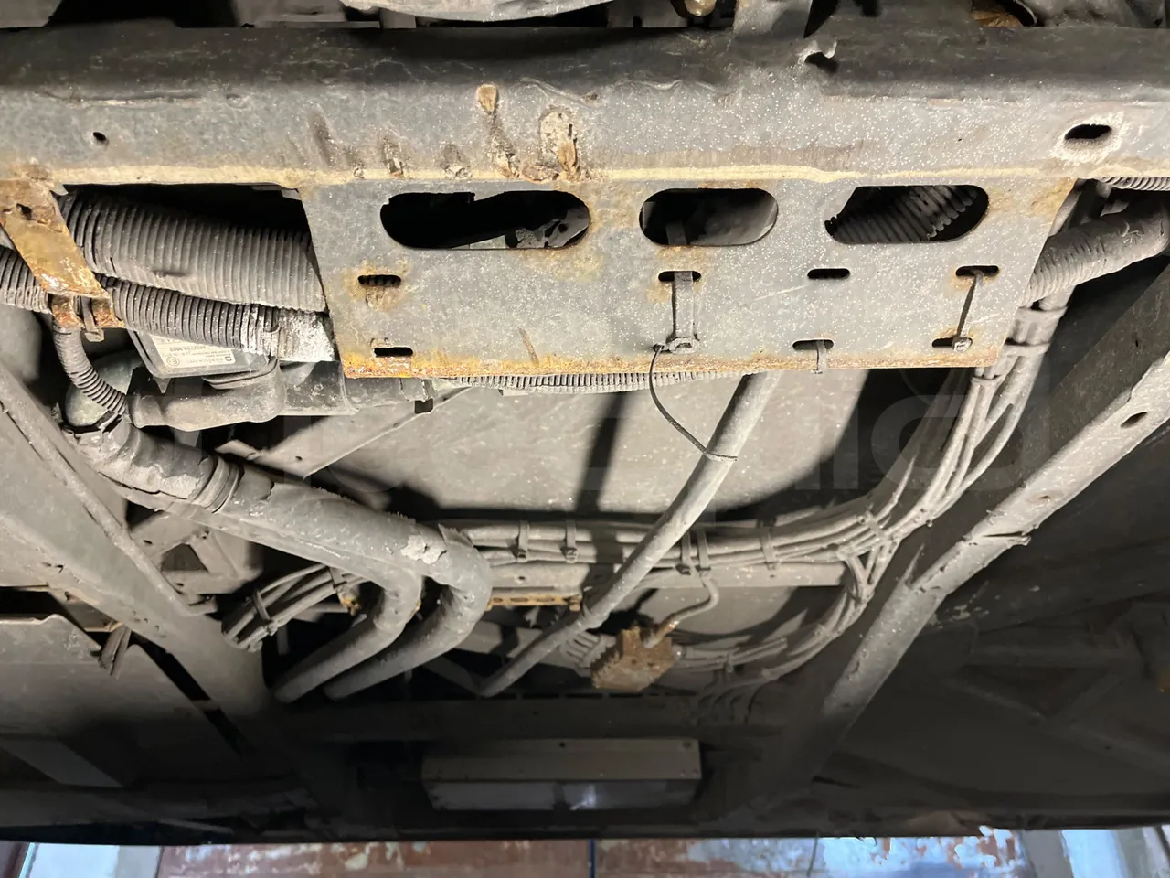 Mercedes-Benz Conecto 628881 - Euro6 - 220kW - 12.134mt - front undercarriage from front