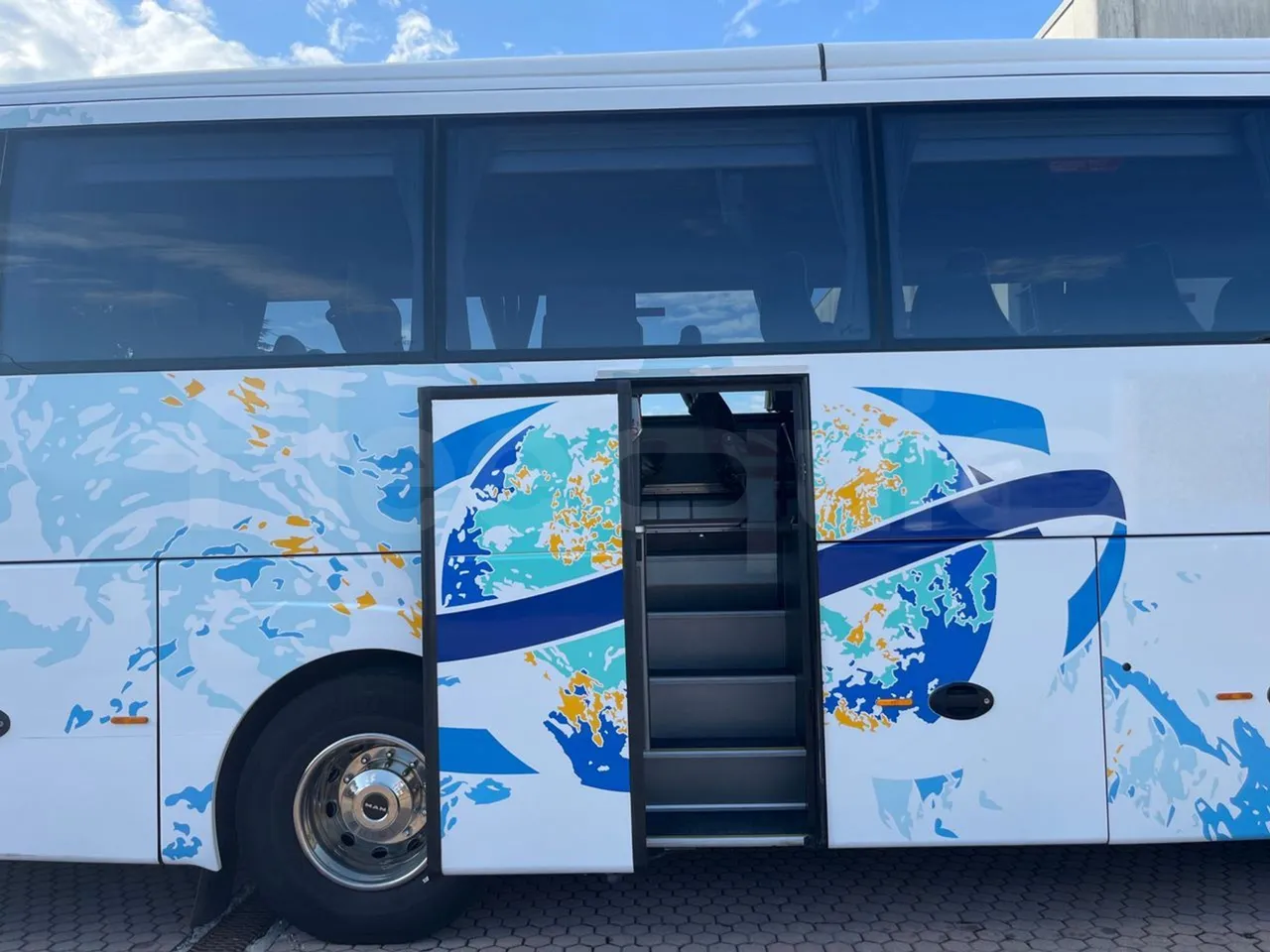Barbi Galileo HD 40SDAM3500/ Euro 6 - 294 Kw - 10,340 Mt - front door 3 open (mandatory for bus to scrap)
