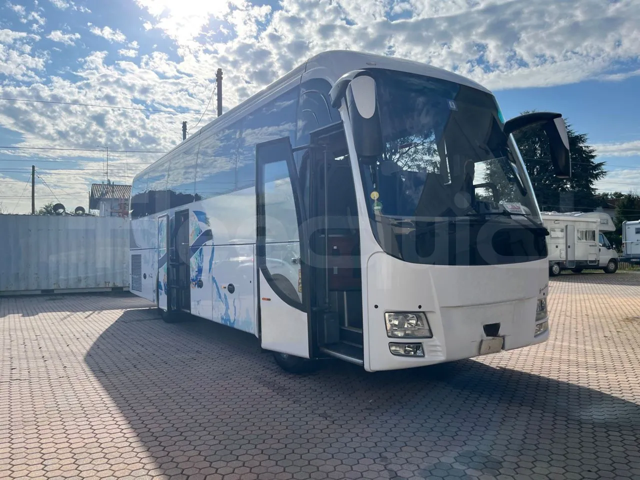 Barbi Galileo HD 40SDAM3500/ Euro 6 - 294 Kw - 10,340 Mt - 3/4 right front doors open