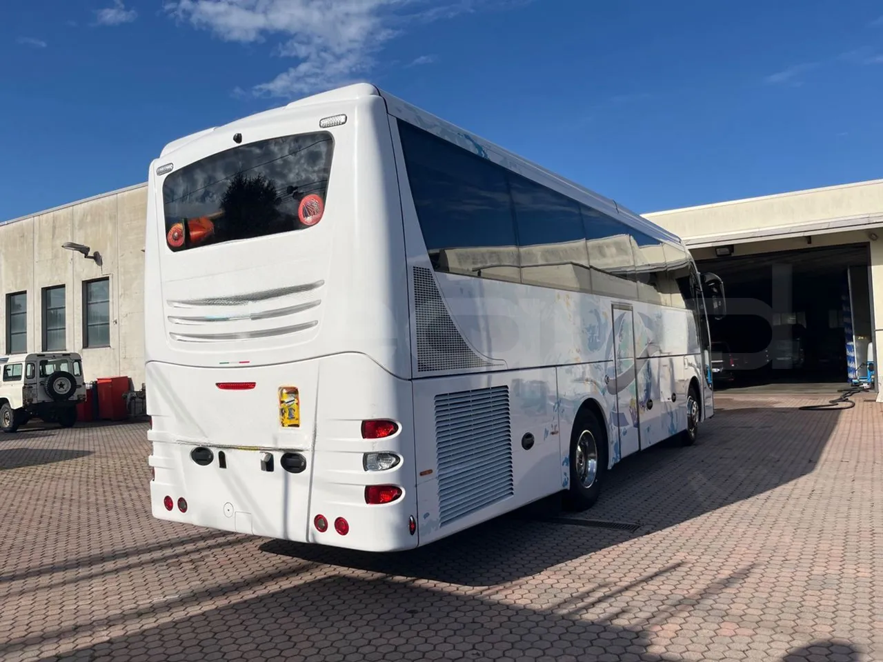 Barbi Galileo HD 40SDAM3500/ Euro 6 - 294 Kw - 10,340 Mt - 3/4 right rear doors closed