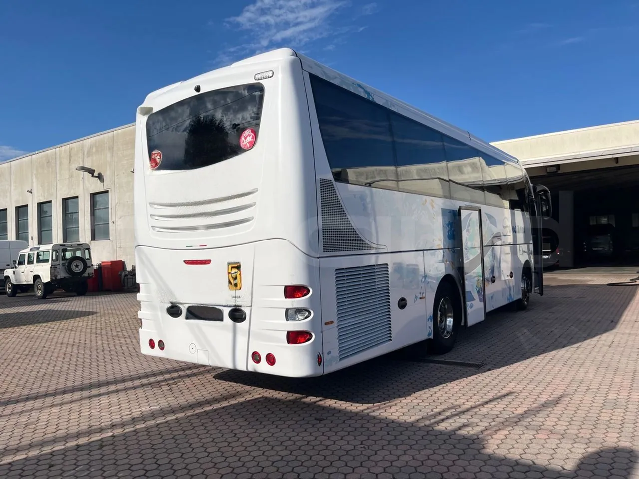 Barbi Galileo HD 40SDAM3500/ Euro 6 - 294 Kw - 10,340 Mt - 3/4 right rear doors open