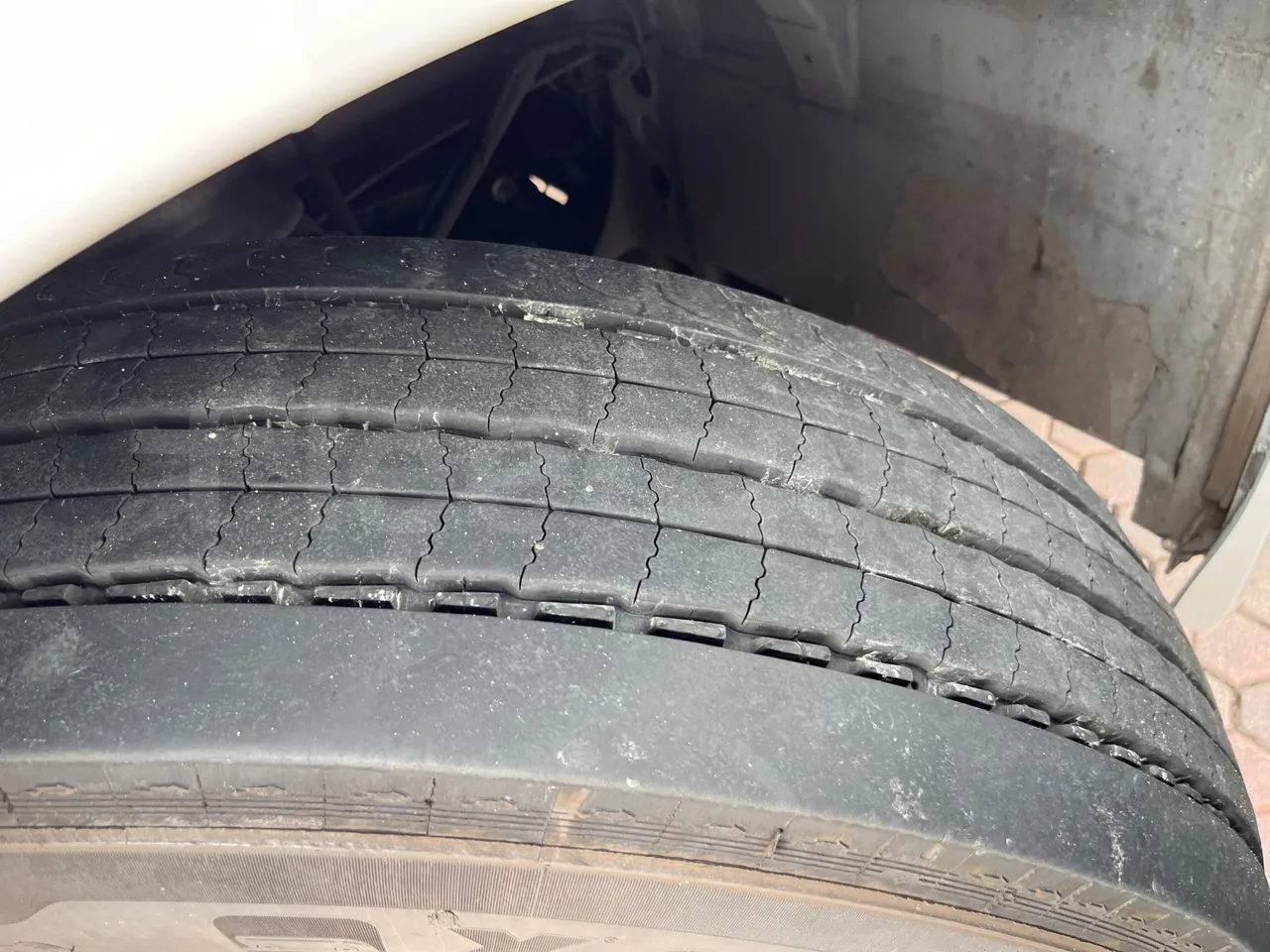 Barbi Galileo HD 40SDAM3500/ Euro 6 - 294 Kw - 10,340 Mt - tread condition front tires right