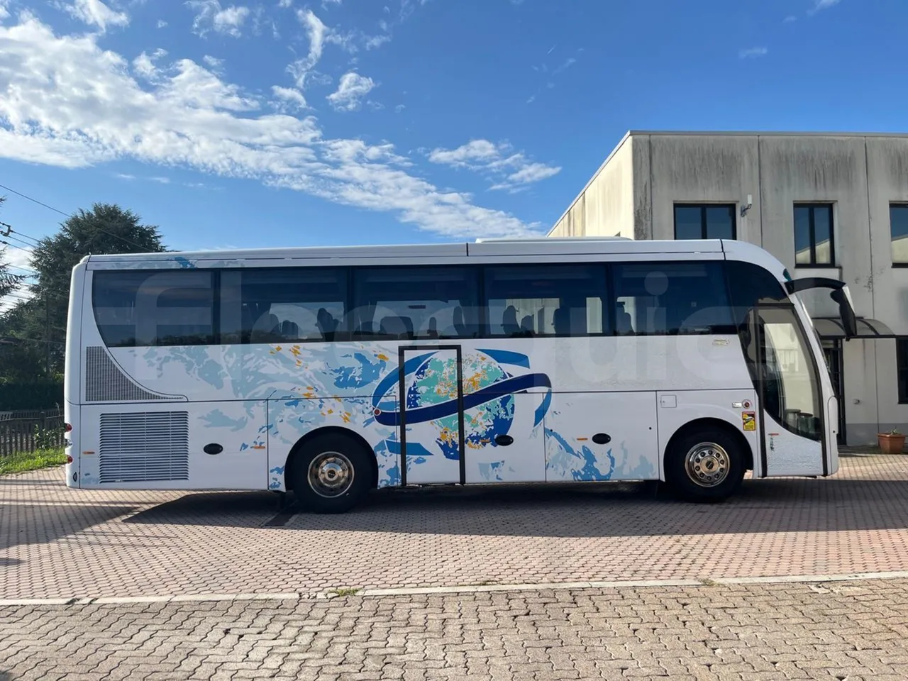 Barbi Galileo HD 40SDAM3500/ Euro 6 - 294 Kw - 10,340 Mt - right side doors closed