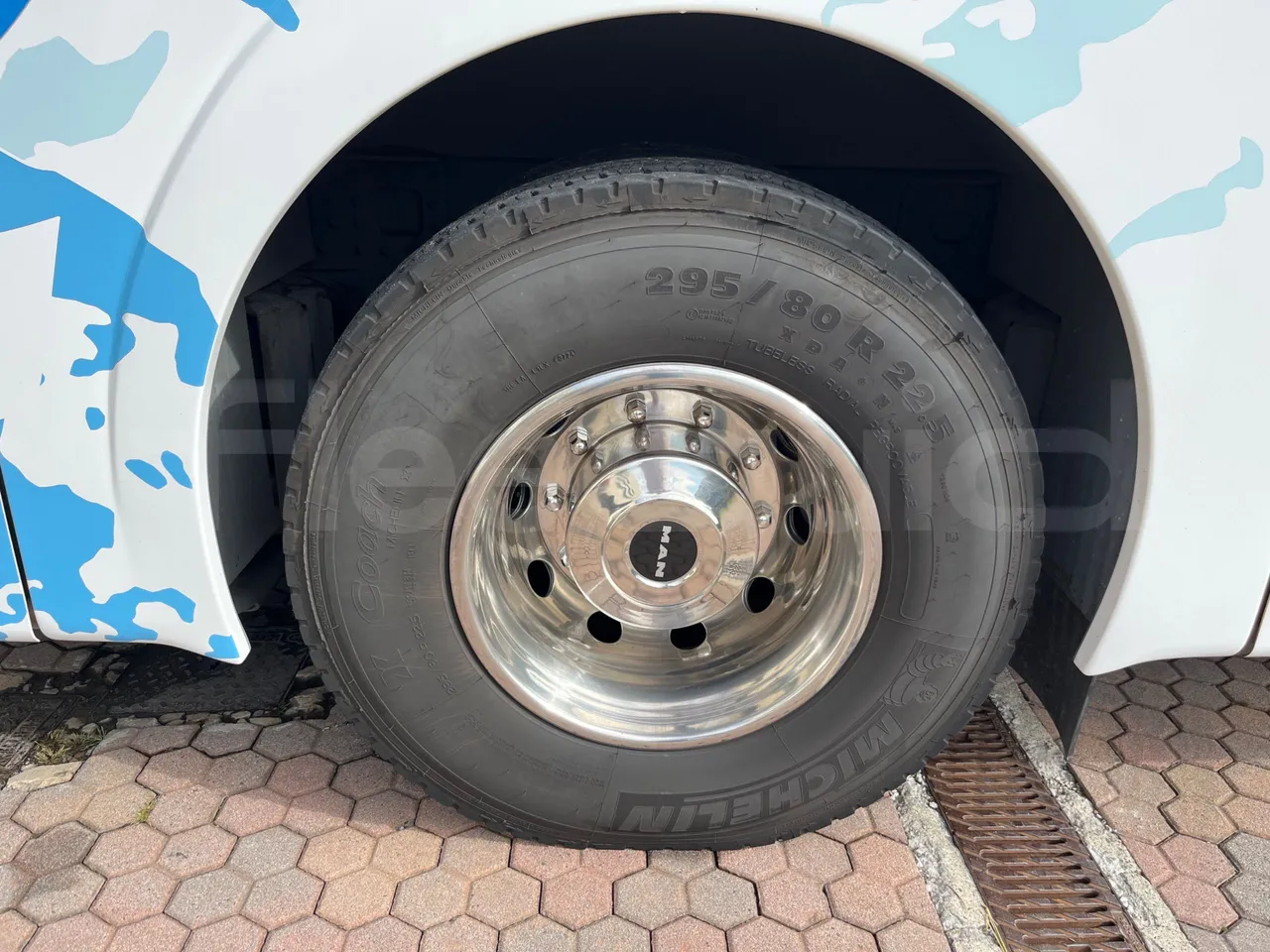 Barbi Galileo HD 40SDAM3500/ Euro 6 - 294 Kw - 10,340 Mt - rear left tire photo