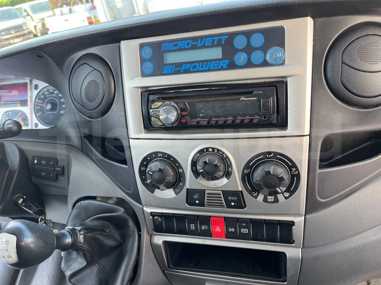 Iveco Daily MicroVett -EUR4 -100kW -5.401m - radio accessories photo