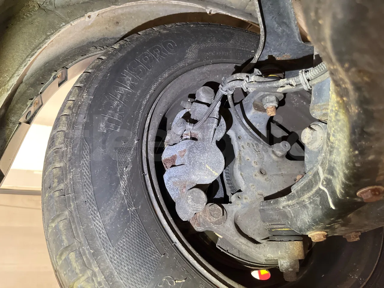 Iveco Daily MicroVett -EUR4 -100kW -5.401m - front brake calipers left