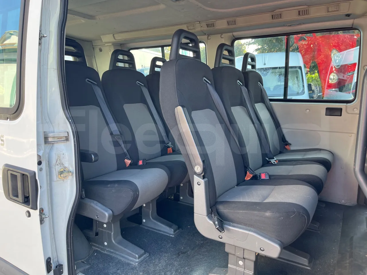 Iveco Daily MicroVett -EUR4 -100kW -5.401m - reverse view middle aisle