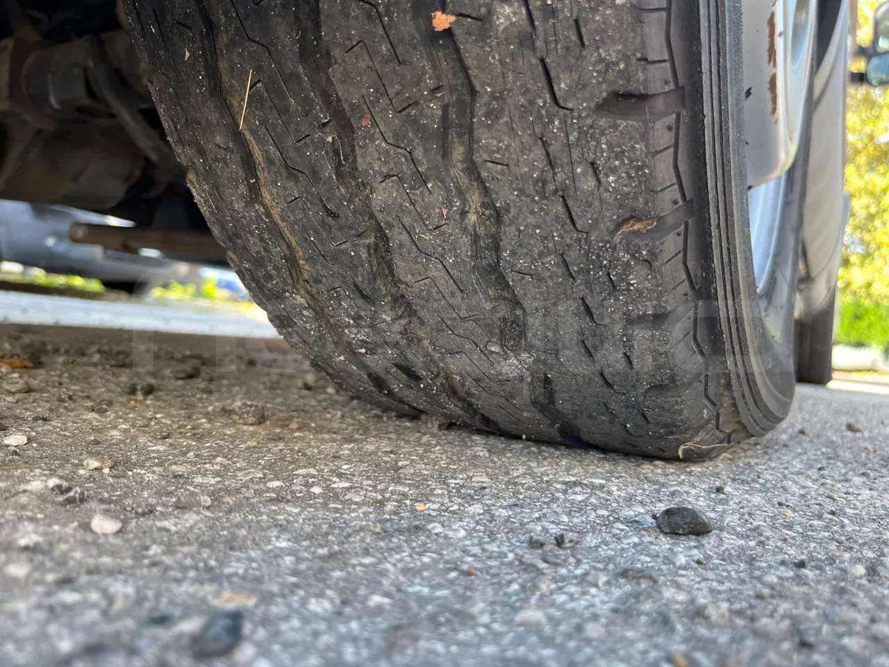 Iveco Daily MicroVett -EUR4 -100kW -5.401m - tread condition front tires left
