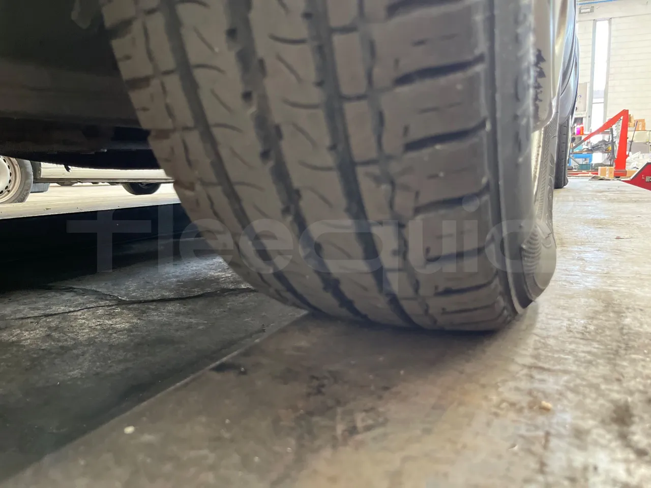 Iveco Daily MicroVett -EUR4 -100kW -5.401m - tread condition second axle tires right