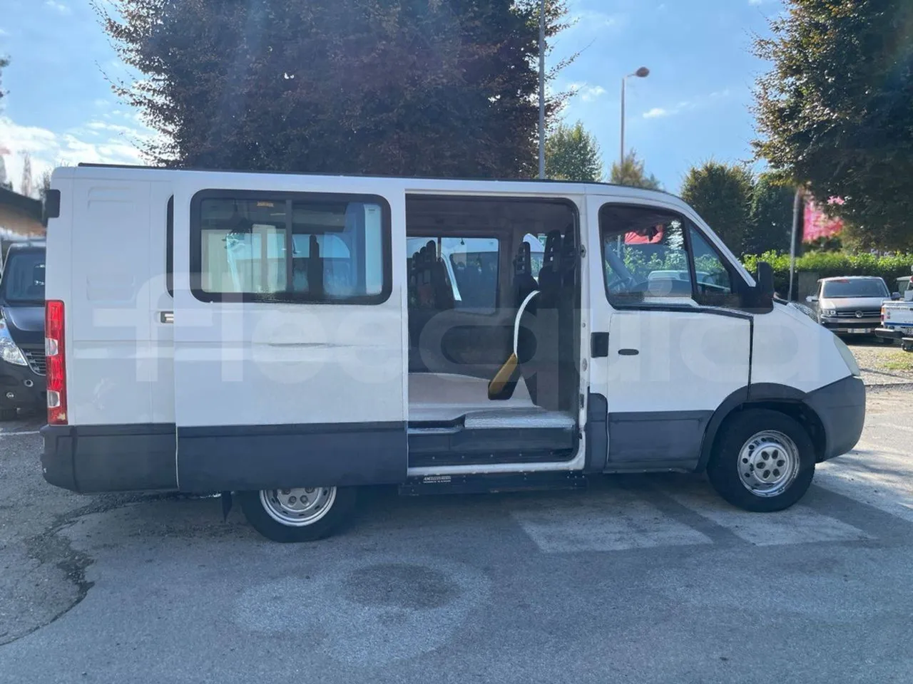 Iveco Daily MicroVett -EUR4 -100kW -5.401m - right side doors open
