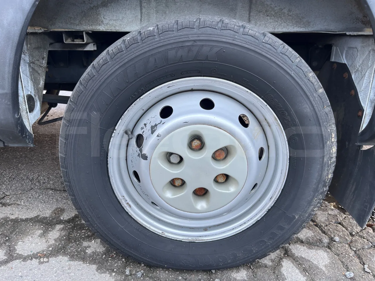 Iveco Daily MicroVett -EUR4 -100kW -5.401m - rear left tire photo