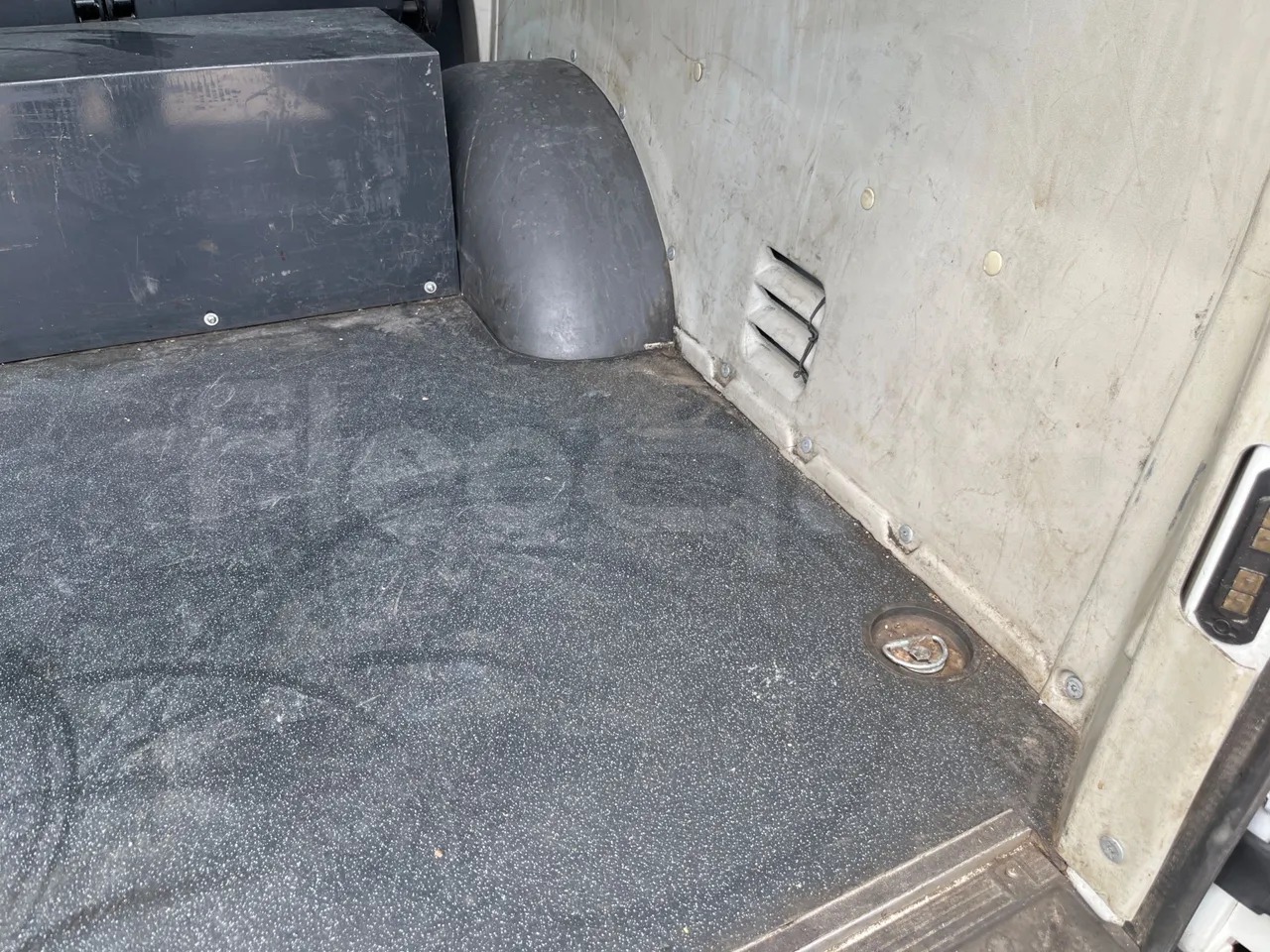 Iveco Daily MicroVett -EUR4 -100kW -5.401m - under carpet photo