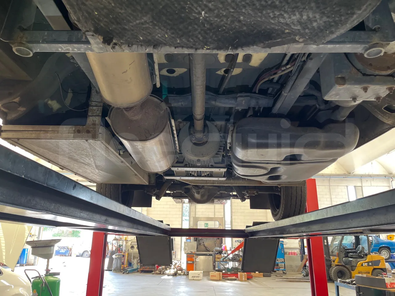 Iveco Daily MicroVett -EUR4 -100kW -5.401m - central undercarriage photo